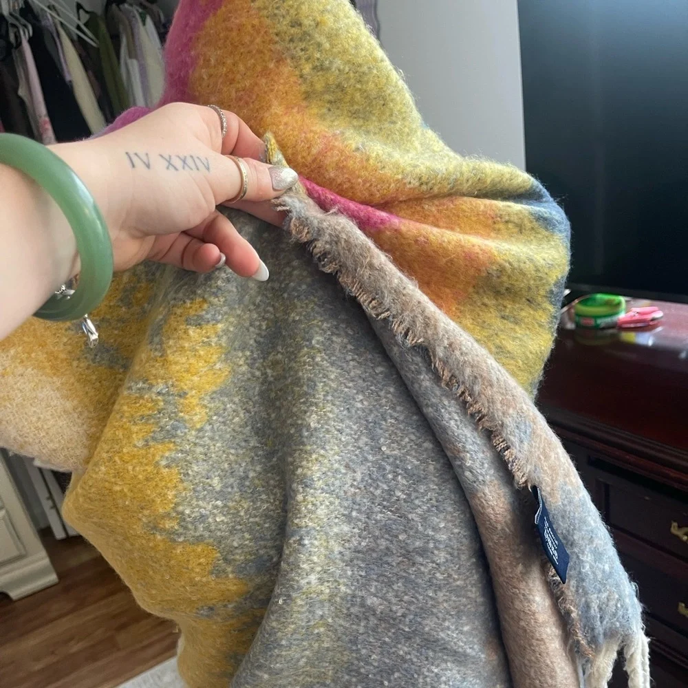 Chloe & Lex oversized scarf/mini throw